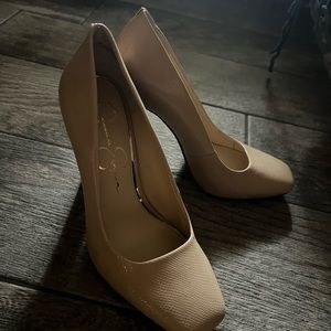 “Jessica Simpson” Cream “business casual” thick heal with soft squared toe. S6.